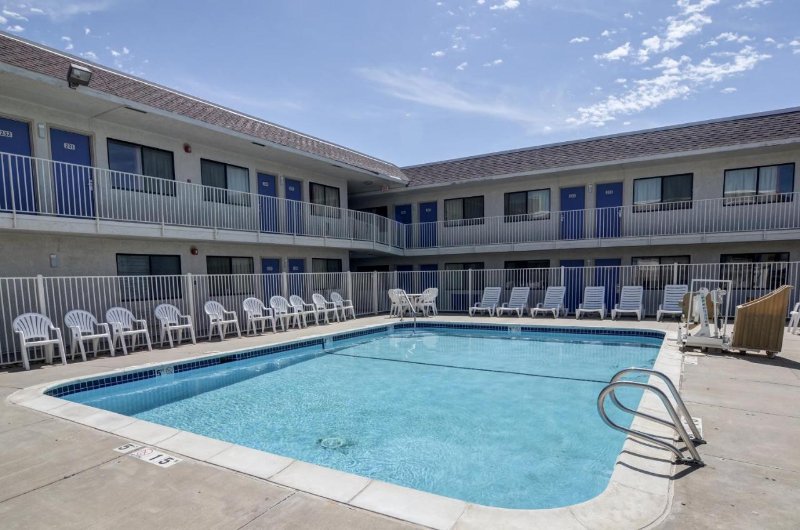 Pool amenity of Motel 6 in Casper 