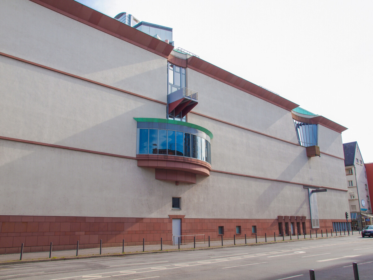 Exterior of Museum für Moderne Kunst building in Frankfurt, Germany