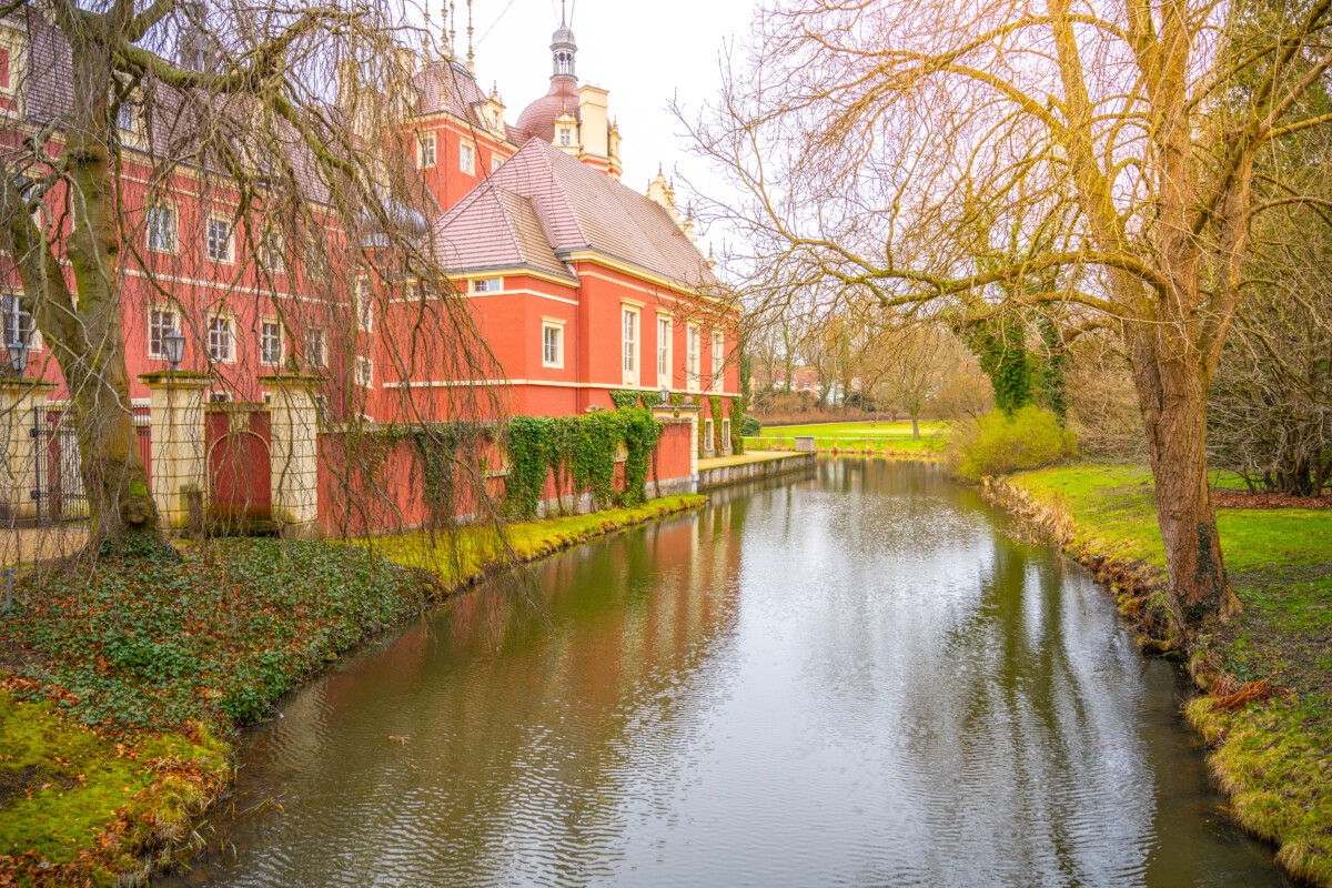 New Castle reflected in the lake at Muskauer Park
