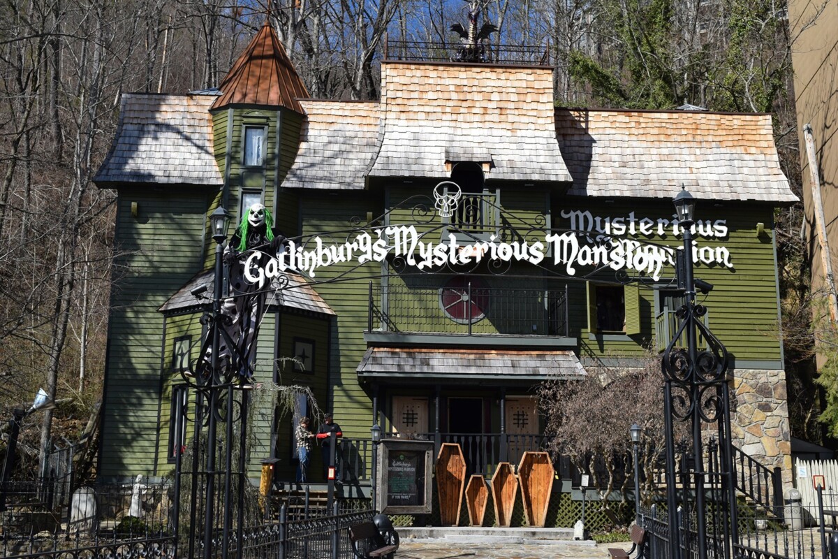 Front and entrance of the Mysterious Mansion of Gatlinburg