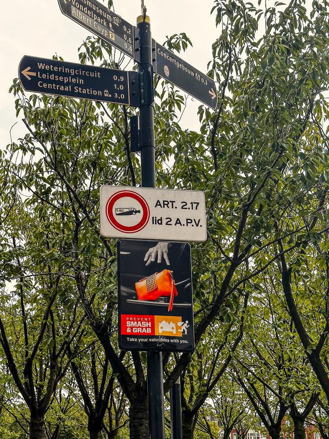 Amsterdam sign warning against public drinking and theft near tourist attractions