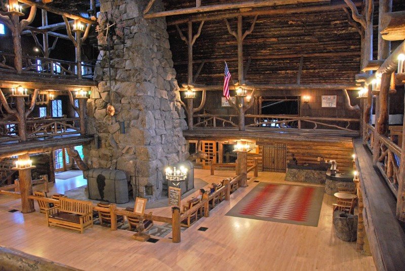 Old Faithful Inn in Yellowstone
