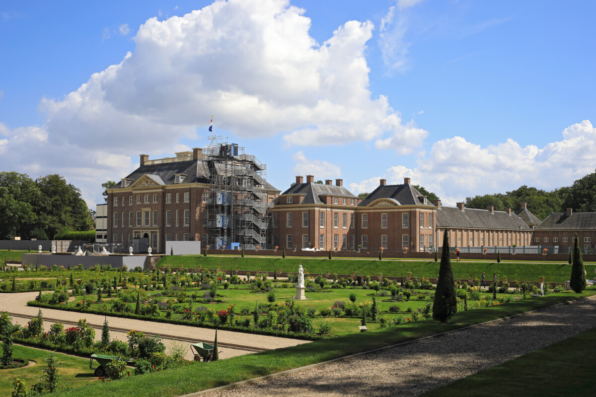 Paleis Het Loo and its formal gardens in Apeldoorn