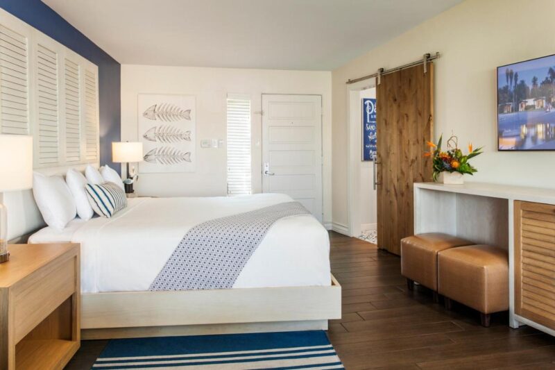 paradise-point-resort-spa-lanai-garden-premium-king-guestroom
