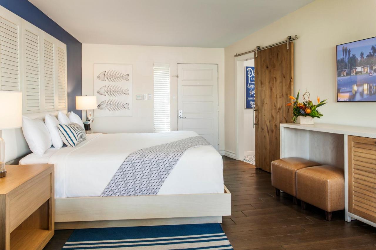 paradise-point-resort-spa-lanai-garden-premium-king-guestroom