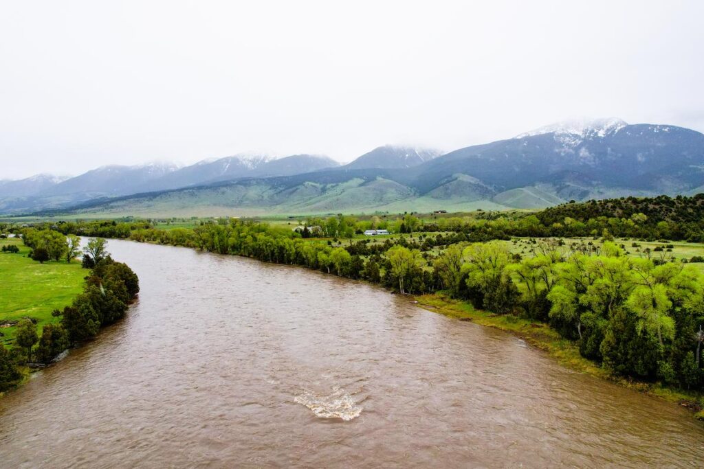 Paradise Valley, one of the best places to visit in Montana