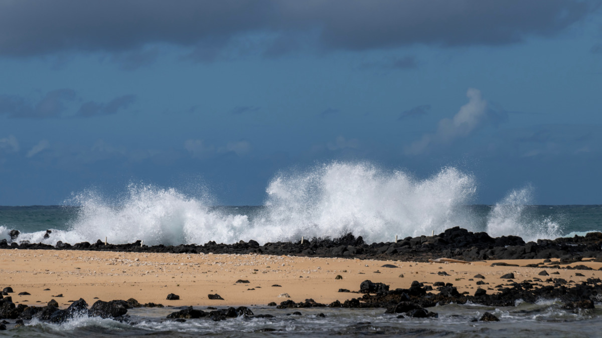Big waves at Poipu Beach, Koloa, Kauai, Hawaii