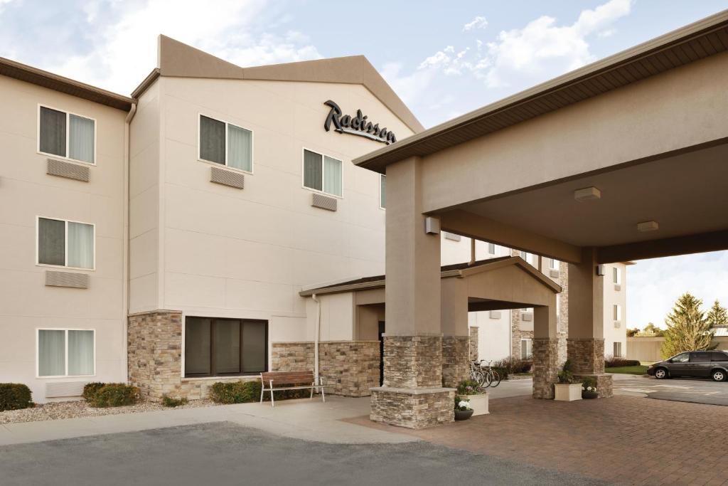 Radisson Hotel Ames Conference Center at ISU building exterior