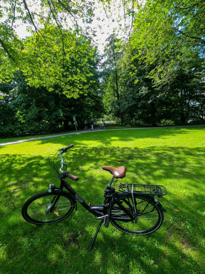 Summertime at Rembrandtpark Amsterdam with Dutch bike