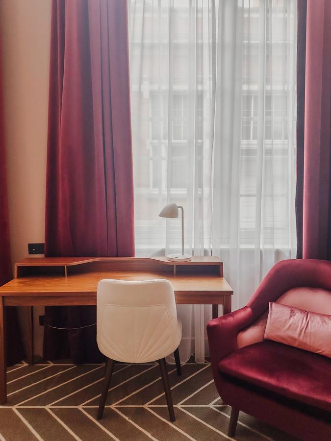 Elegant room at Sapphire House Antwerp Marriott with stylish decor and comfortable workspace