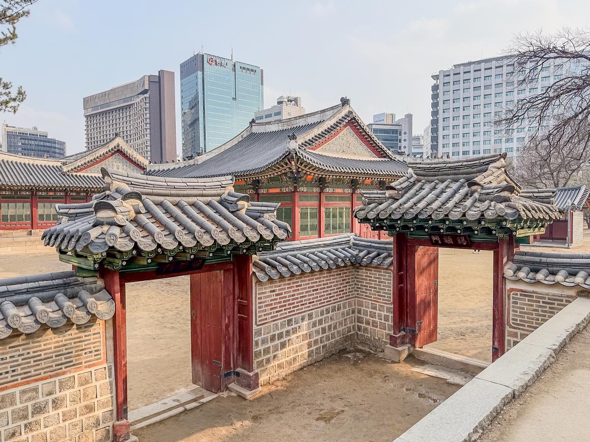 Seoul palace with city skyline at sunset, iconic Korea travel destination