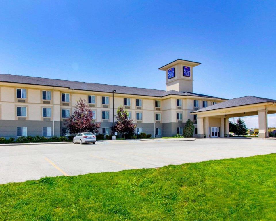 Sleep Inn & Suites Evansville building exterior