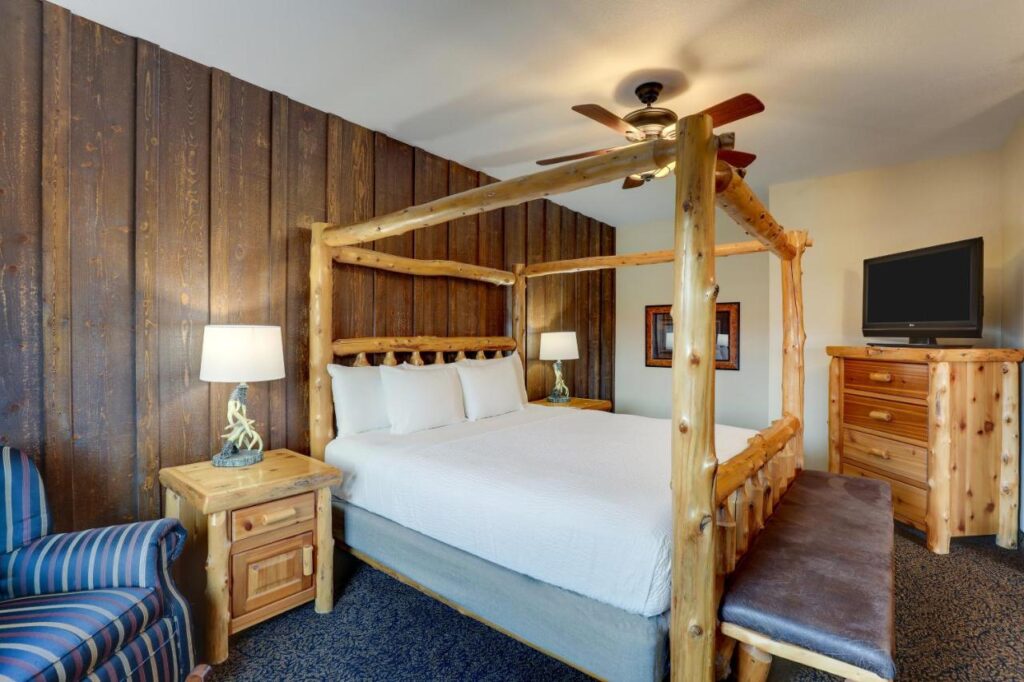 Room interior of Stoney Creek Hotel, Sioux City
