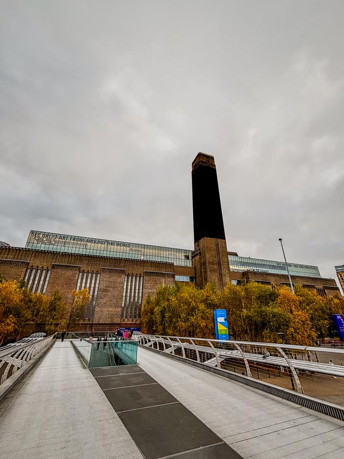 Overcast view of Millennium Bridge leading to Tate Modern, London.
