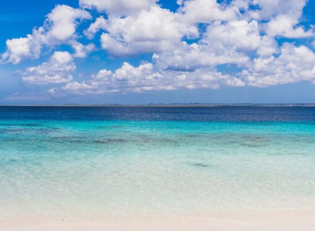 Ocean view and skyline in Te Amo Beach, Bonaire