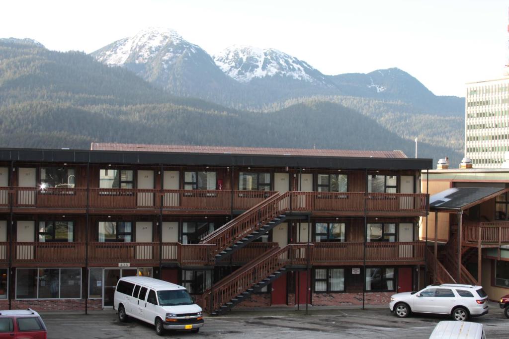 The Driftwood Lodge exterior in Juneau