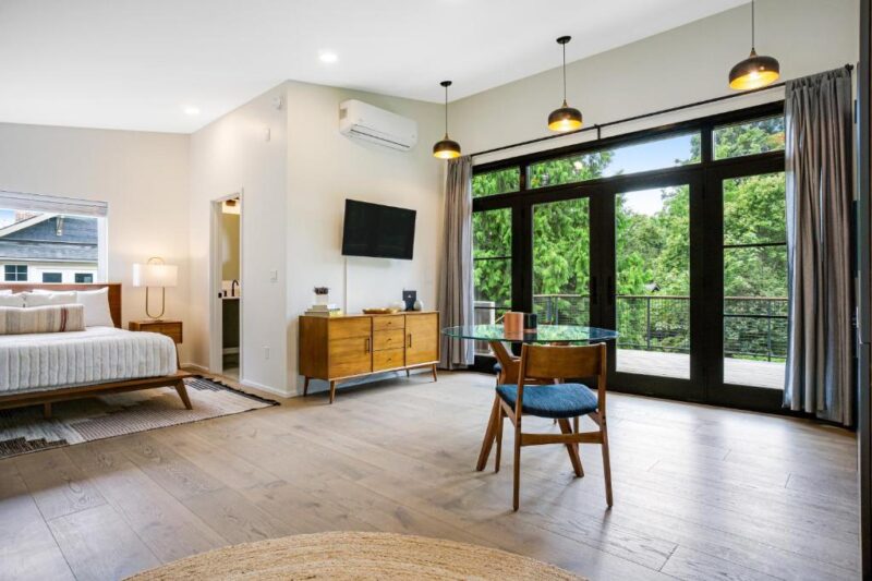 The Treehouse, West Seattle room interior