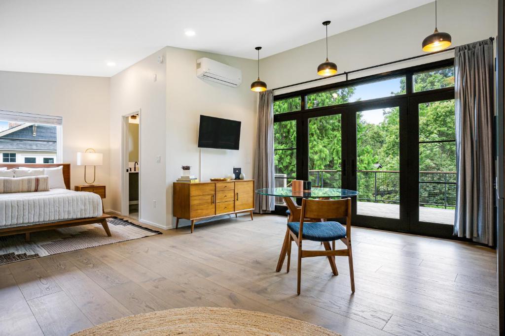 The Treehouse, West Seattle room interior