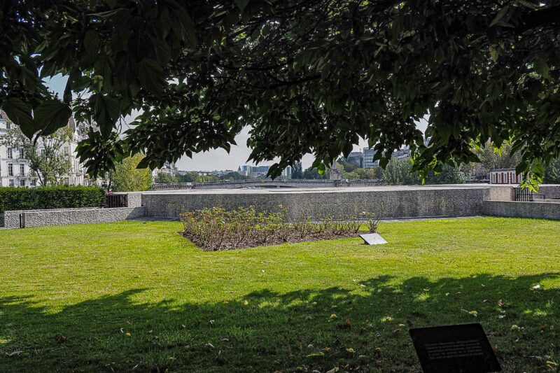 Tranquil Memorial Park with Historical Significance in Paris, France - Deportation Martyrs Memorial