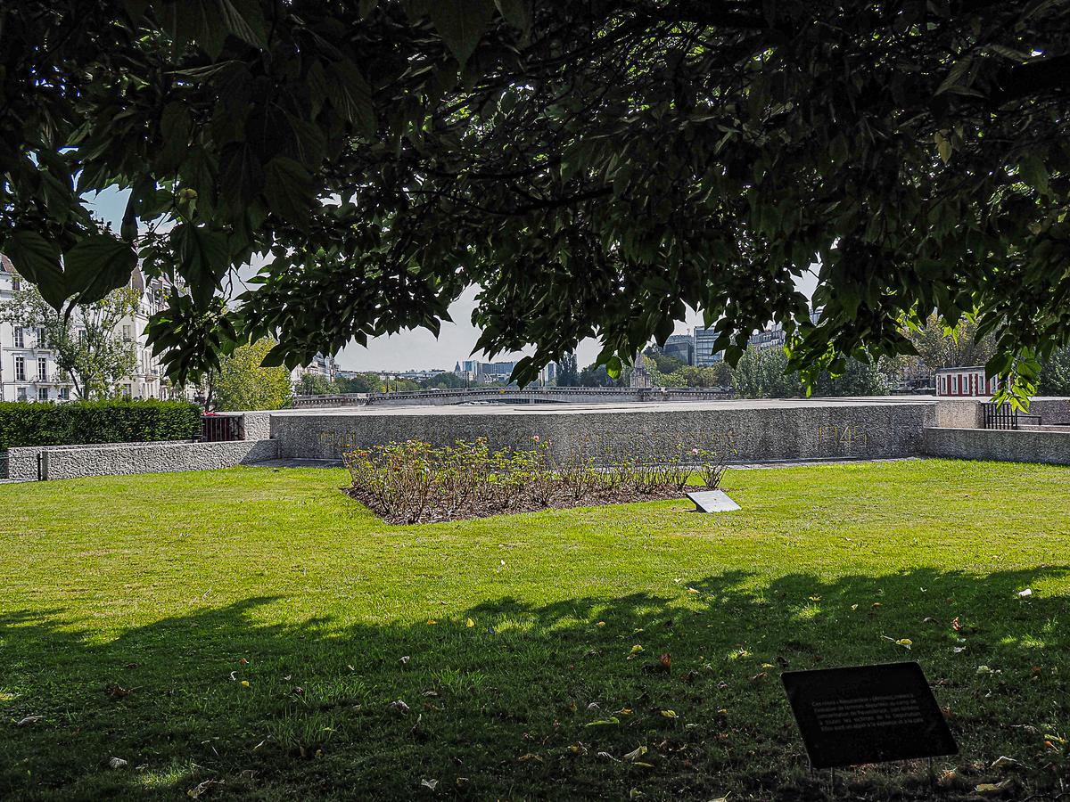 Tranquil Memorial Park with Historical Significance in Paris, France - Deportation Martyrs Memorial