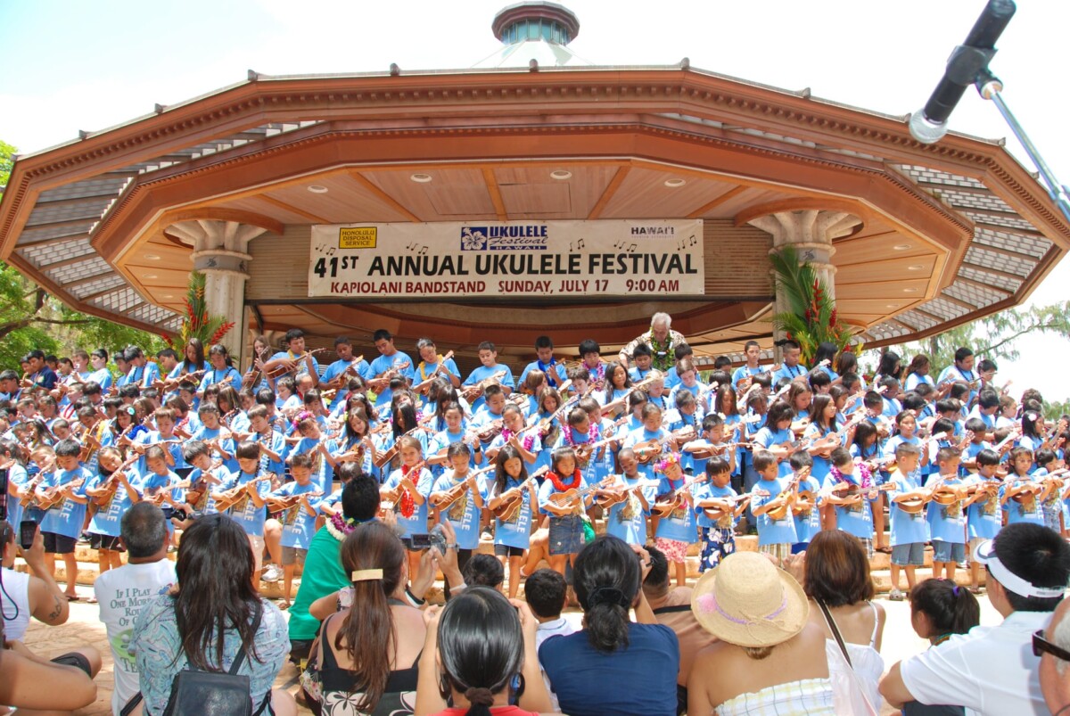 Children playing ukuleles at Ukulele Festival Hawaii