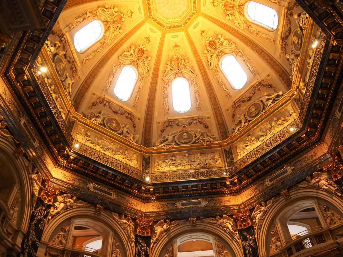 Baroque interior of Kunsthistorisches Museum, Vienna