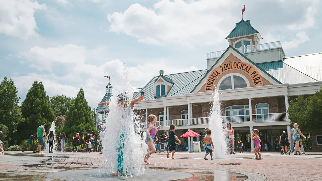 Fountain and the entrance of Virginia Zoo in Norfolk, Virginia